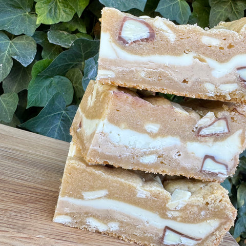 Kinderella & White Choc Cookie Slice